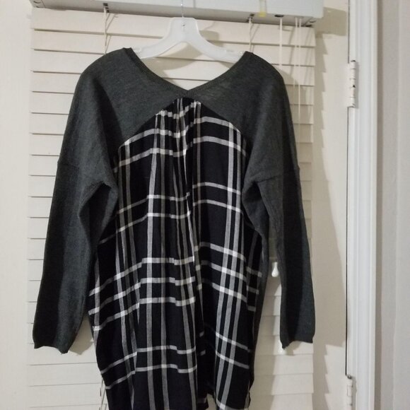 Staccato Gray & Black Plaid Back Knit Sweater Long Sleeve V-Neck L - Picture 2 of 3